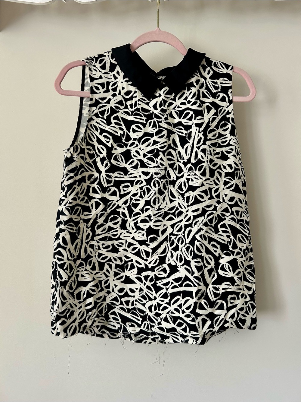 kate spade Black & White Abstract Loop Sleeveless Collared Camisole